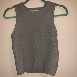 Knitted sleeveless light grey top